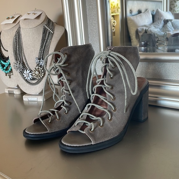 Free People X Jeffrey Campbell Lace Up Heels - Picture 4 of 10